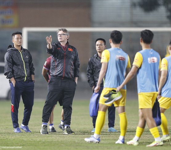 hlv-kim-co-tuyen-bo-nhay-cam-phai-chang-dang-mia-mai-ong-troussier