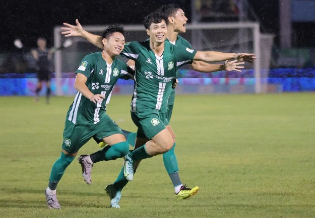 cong-phuong-noi-loi-ruot-gan-ve-dt-viet-nam-nhac-nhe-hlv-kim-ve-thong-ke-an-tuong-trong-qk