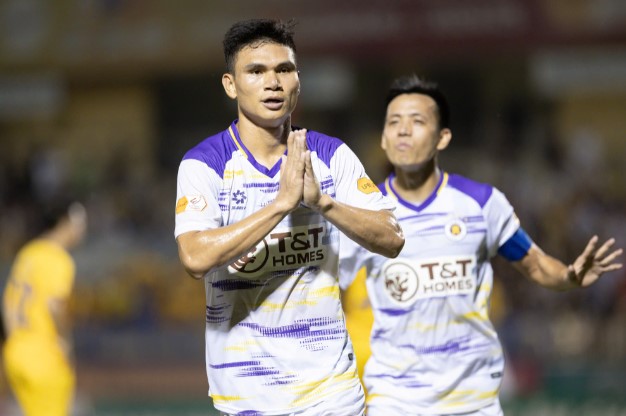 xuan-manh-bi-chi-trich-tham-te-vi-ghi-ban-vao-luoi-clb-cu