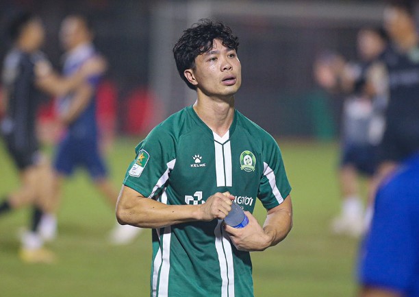 cong-phuong-bat-khoc-xin-loi-nhm-vi-sut-hong-11m-mat-ve-thang-hang