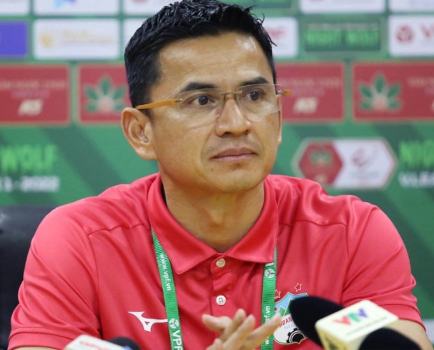 dai-gia-v-league-vung-tien-choi-lon-hlv-kiatisuk-se-tai-ngo-v-league