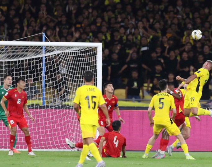 chuyen-gia-dt-malaysia-bat-buoc-phai-nhap-tich-moi-canh-tranh-song-phang-duoc