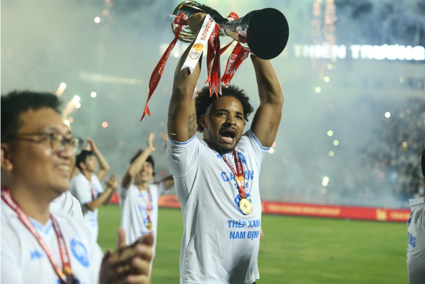 chuyen-gia-du-bi-rot-gia-do-chan-thuong-xuan-son-cung-khong-bi-anh-huong-gi