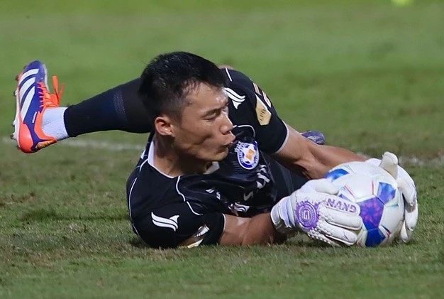 lam-lu-mo-cong-phuong-bui-tien-dung-lap-cot-moc-chua-tung-co-trong-su-nghiep