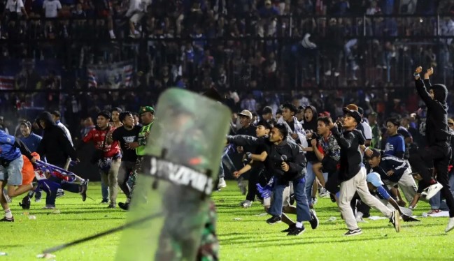 cdv-indonesia-lien-tuc-quay-pha-khien-fifa-khong-the-noi-long-an-phat