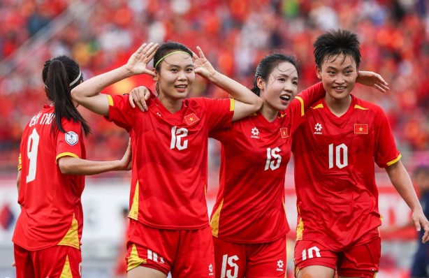 lien-tuc-thua-viet-nam-hlv-thai-lan-chinh-thuc-bi-sa-thai