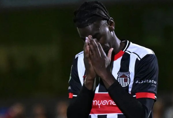 mu-tu-choi-khieu-nai-grimsby-chap-nhan-viec-bi-loai-khoi-carabao-cup