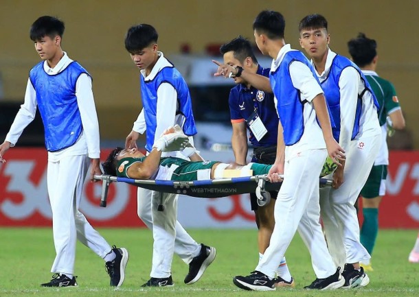 thu-mon-bui-tien-dung-chan-thuong-nang-kha-nang-phai-nghi-thi-dau-1-nam