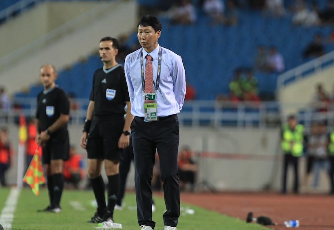 hlv-kim-sang-sik-che-thang-cau-thu-vn-thuong-khong-tu-dung-day-khi-bi-nga