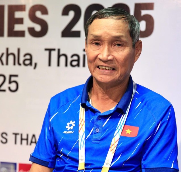 hlv-mai-duc-chung-dt-nu-viet-nam-khong-co-ngoi-sao-chi-co-1-tap-the-doan-ket