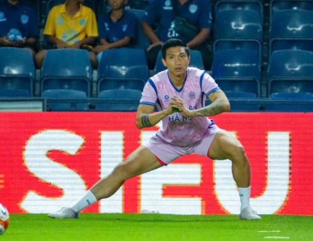 qua-den-cho-van-hau-vua-tro-lai-san-co-da-nhan-tin-khong-vui