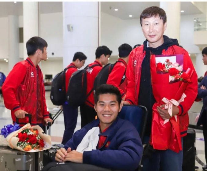 bao-han-ong-lee-kem-coi-chi-biet-do-loi-cho-hoc-tro-nhin-hlv-kim-ma-hoc-hoi